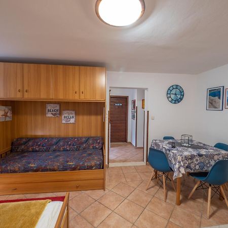 Apartments Zlatko & Mira Dorcic Baska  Ruang foto