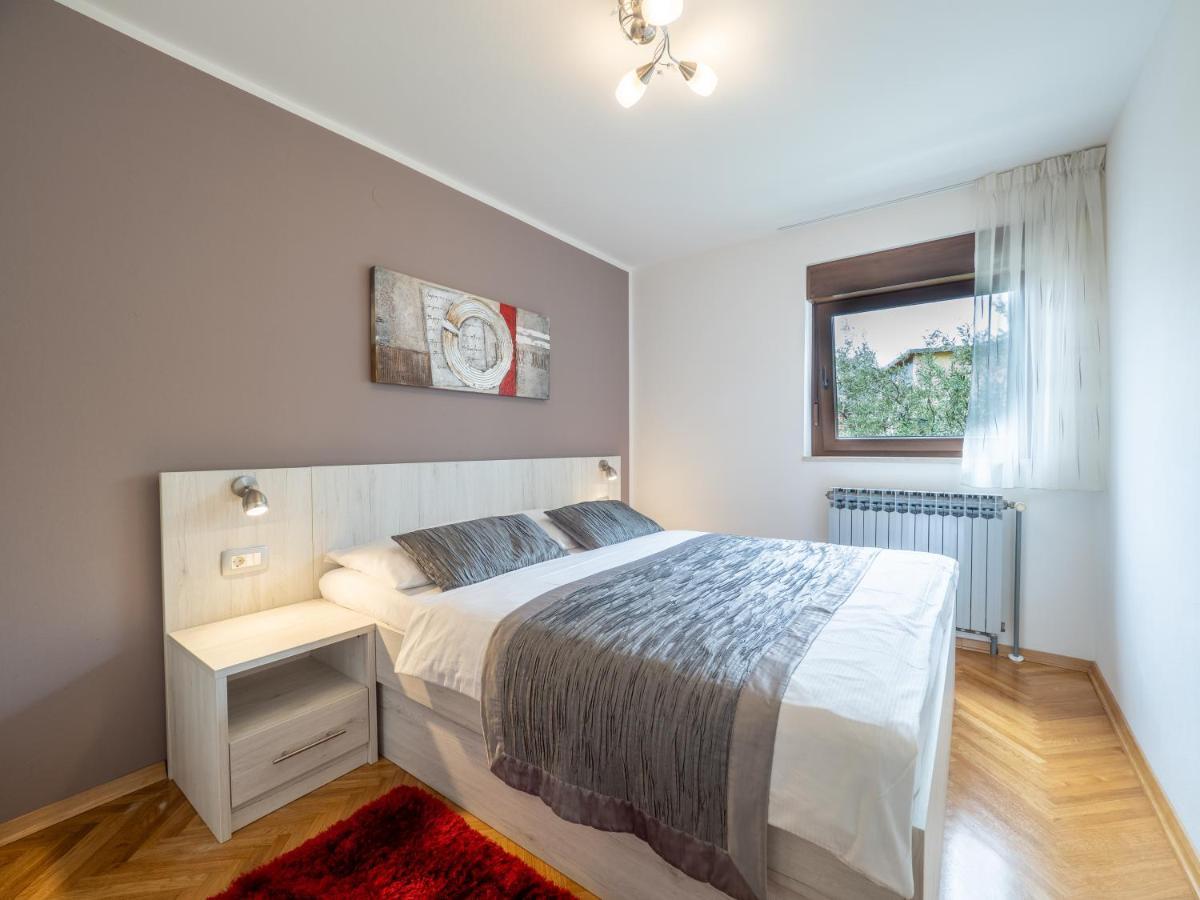 Apartments Zlatko & Mira Dorcic Baska  Bagian luar foto